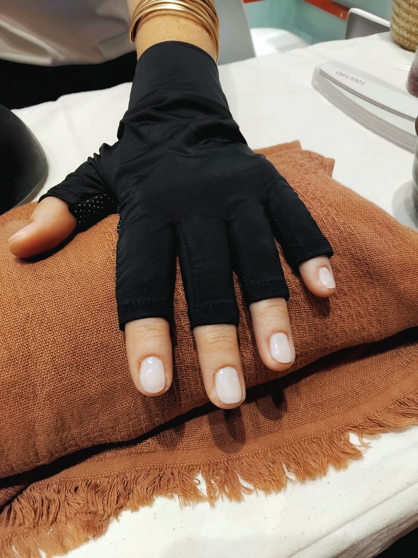 Manicura esmaltado semipermanente