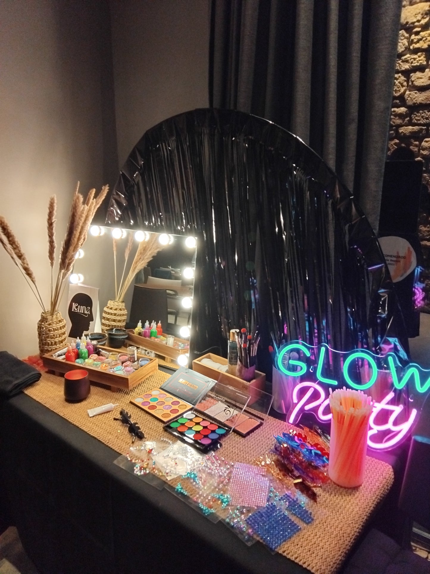 Beauty Corner/Glitter Bar