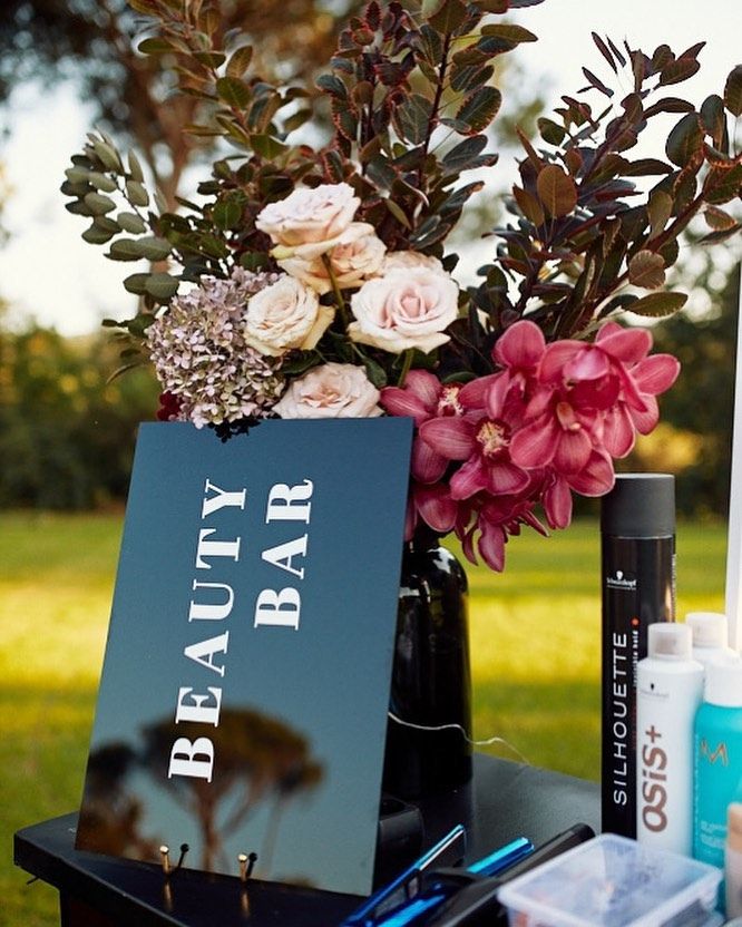 Beauty Corner/Glitter Bar